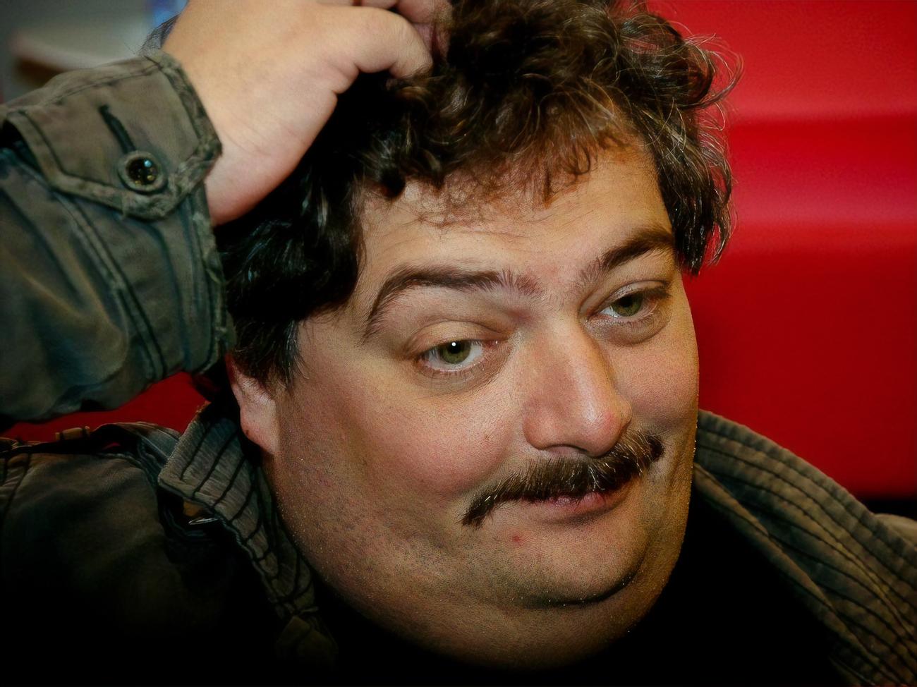 Быков: В России власть ведет себя как паралитик, который чешет там, куда дотянется