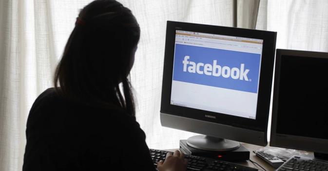 Facebook заблокировал статьи российских СМИ об «украинских неонацистах». Роскомнадзор в ярости
