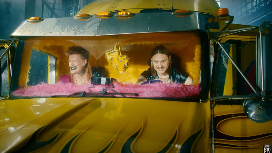 Little Big выпустила новый клип Sex Machine. Группу сразу же обвинили в плагиате. ВИДЕО