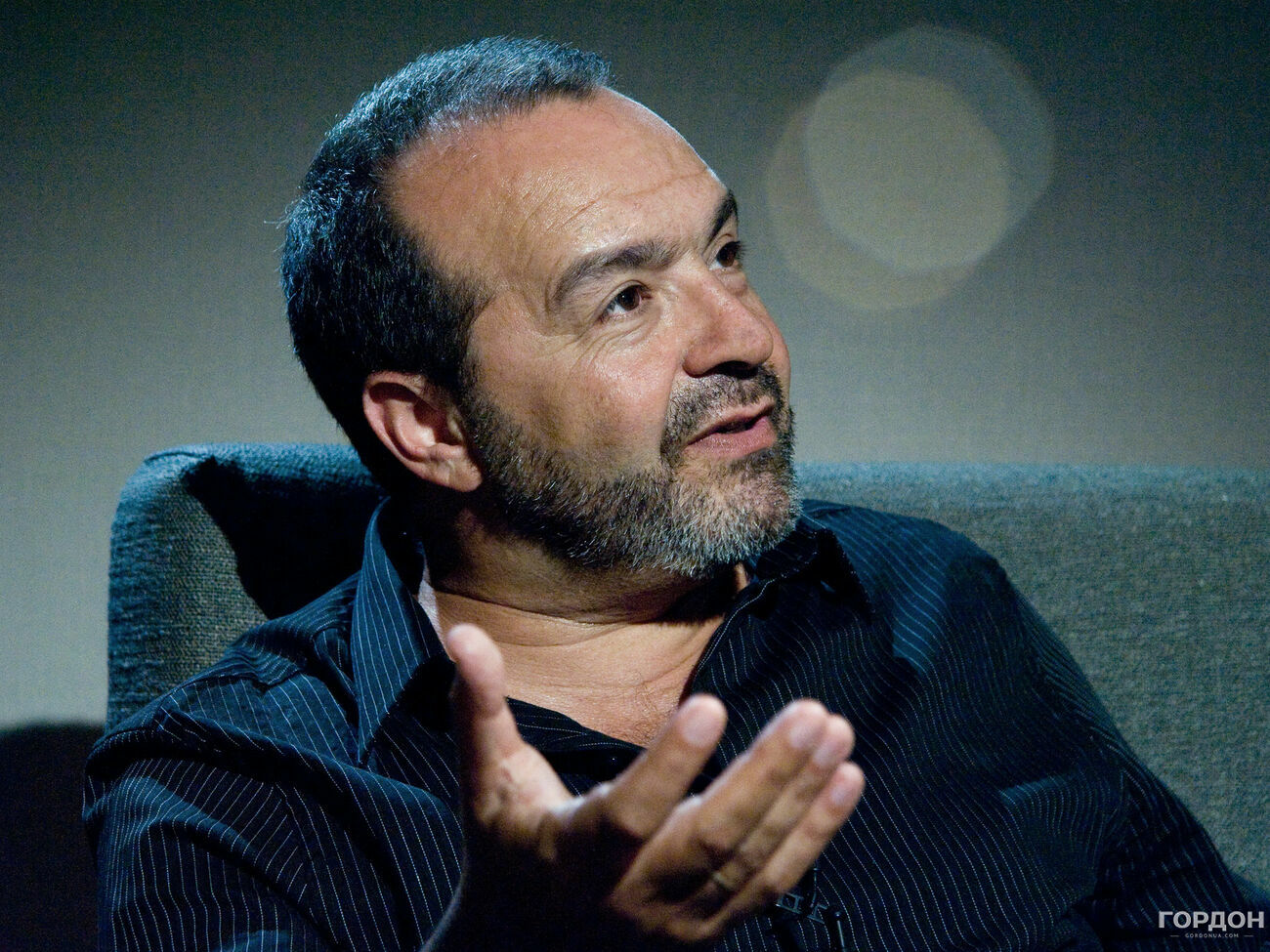 Путин обложился людьми верными. Не в идеологическом смысле, а в собачьем. Повязал их кровью