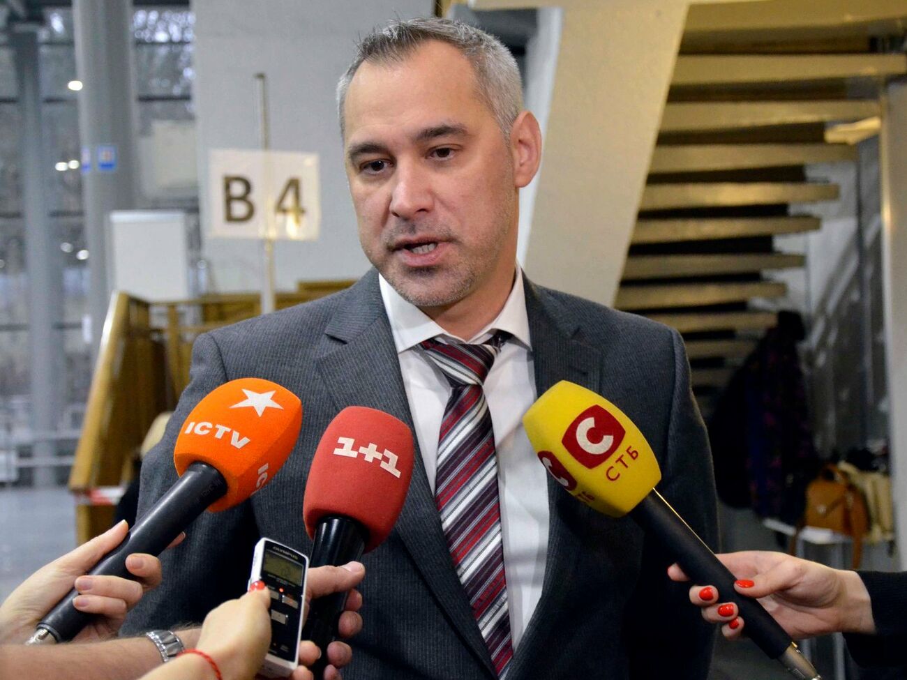 Украина может один раз увидеть в нем гражданина Израиля и выдать гражданина Израиля - экс прокурор