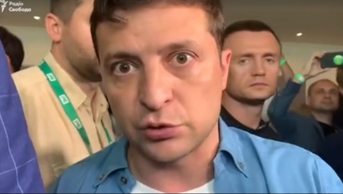 Почти половина опрошенных украинцев заявили, что личностные качества Зеленского не соответствуют должности президента, – опрос