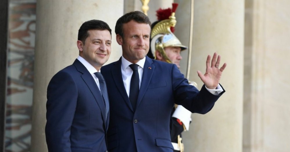 Макрон призвал мир провести красную линию перед Россией, а Зеленский начал заикаться когда заговорили о Путине. ВИДЕО