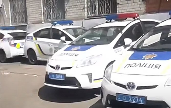 В Днепре обнаружили "кладбище" разбитых полицейских авто. ВИДЕО