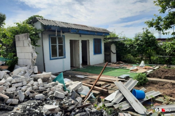 Огонь по приставам - «Просто довели…»