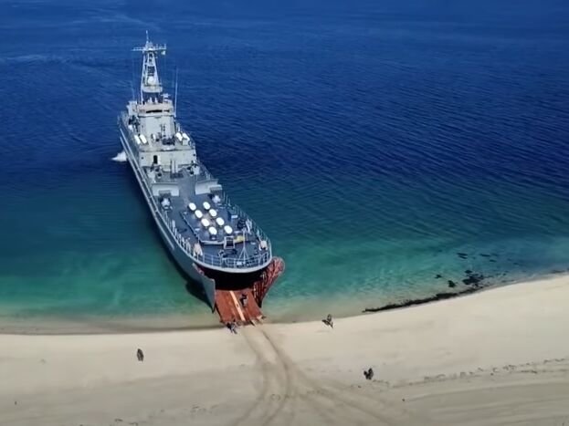 Украинские морпехи отработали захват морского побережья под прикрытием авиации. Видео