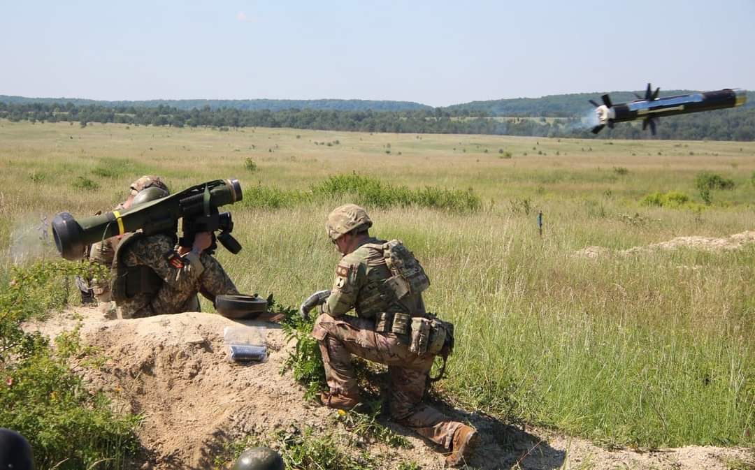 Выпускники школы противотанковой артиллерии совершили боевые пуски ракет ПТРК «Джавелин»