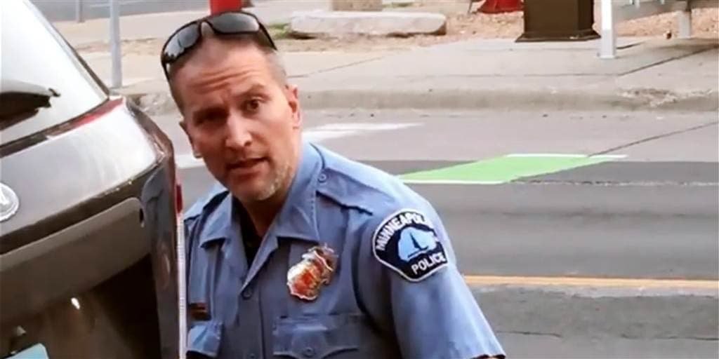 Экс-полицейского в США приговорили к 22 годам тюрьмы за убийство Флойда