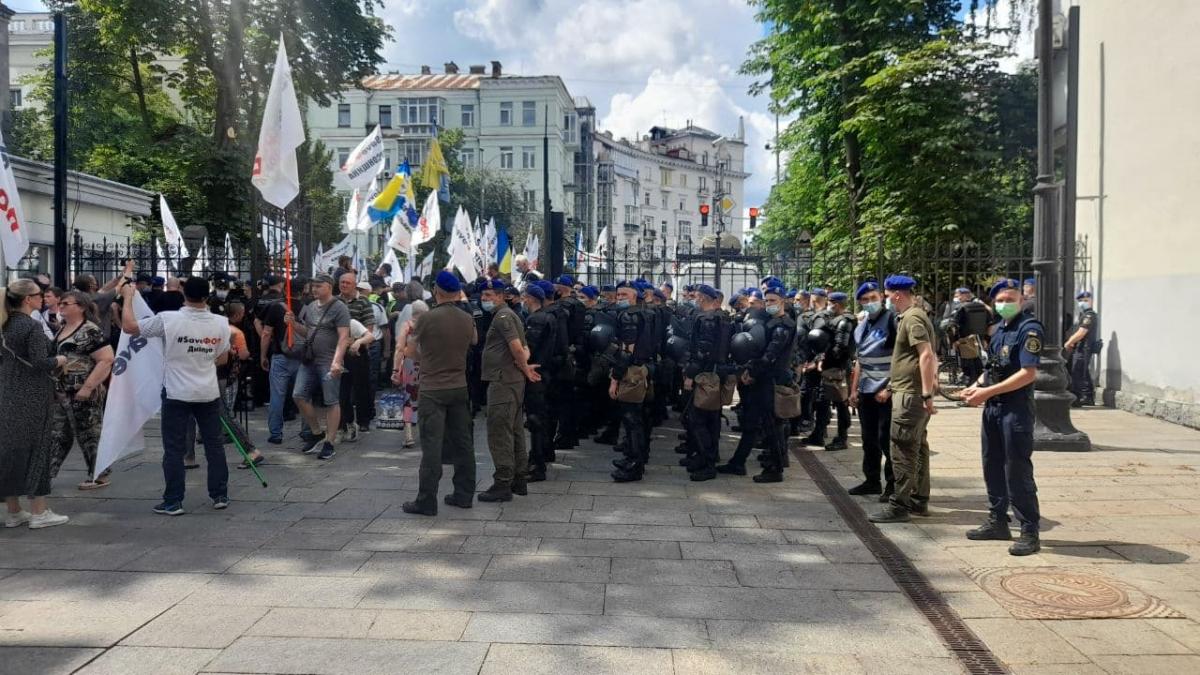 ФОПам не удалось пройти колонной по центру столицы с ритуальными венками и гробом