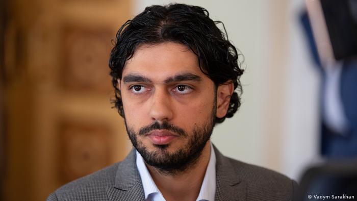 "236 НАРОДНЫХ ДЕПУТАТОВ "СЛУГИ НАРОДА" ПОЛУЧАЮТ КОНВЕРТ ИЗ ОФИСА ПРЕЗИДЕНТА, КОТОРЫЙ НАПОЛНЯЕТСЯ ОЛИГАРХАМИ" - Нардеп (Видео)