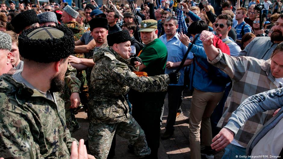 Казаки смогут избивать российских протестующих вместе с росгвардейцами. Теперь официально