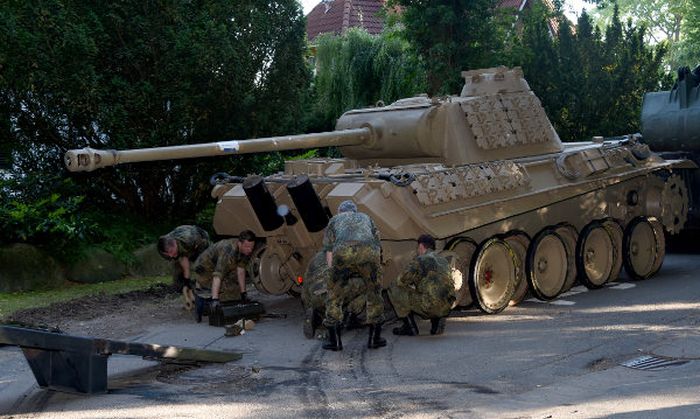 В Германии у пенсионера нашли "металлолом": нацистский танк, зенитку и торпеду