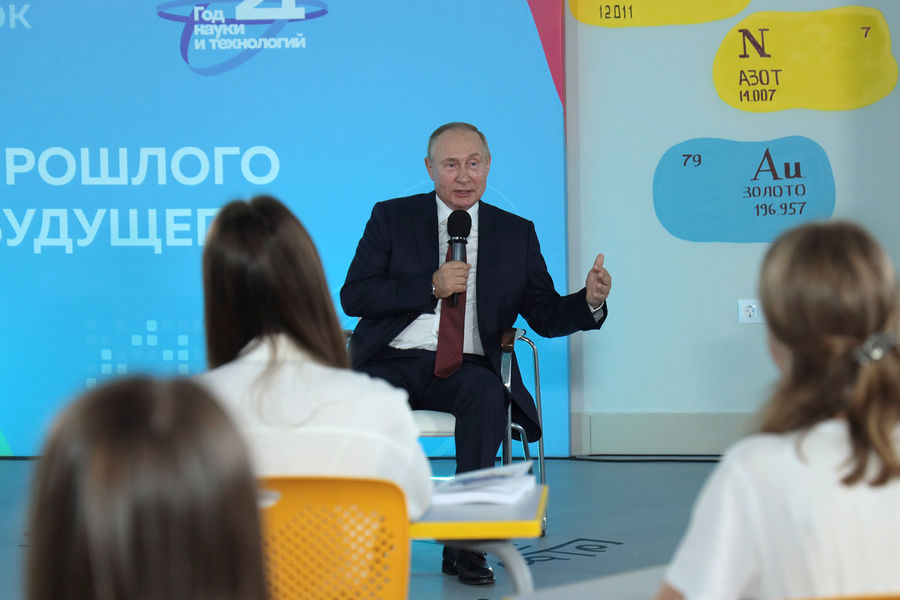 Российский школьник поправил Путина в вопросе войн. Директор отчитала подростка и грозят оставить на второй год