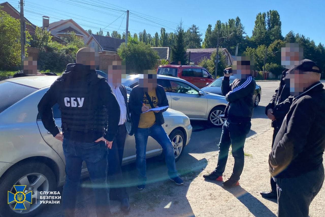 Грозился уничтожить бизнес: СБУ в Кропивницком на огромной взятке задержала начальника Летной академии, фото и видео