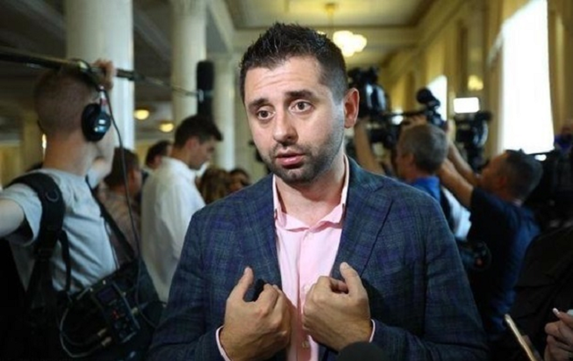 Власть сначала увольняет людей с репутацией, поливая их грязью, а потом удивляется, что не может найти достойных кандидатов в министры