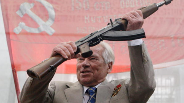 КАЛАШНИКОВ: МИФ О "ВЕЛИКОМ" РУССКОМ ОРУЖЕЙНИКЕ