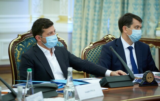 Разумков и Зеленский спешат окончательно избавиться друг от друга