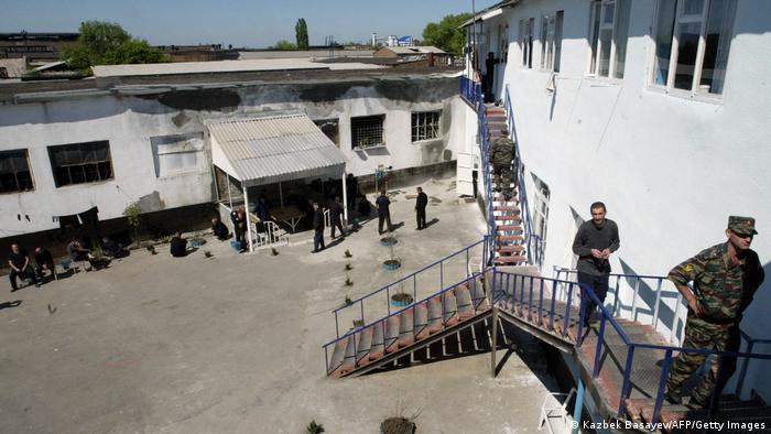 ⚡Сотни заключенных устроили бунт в колонии Владикавказа (Видео)