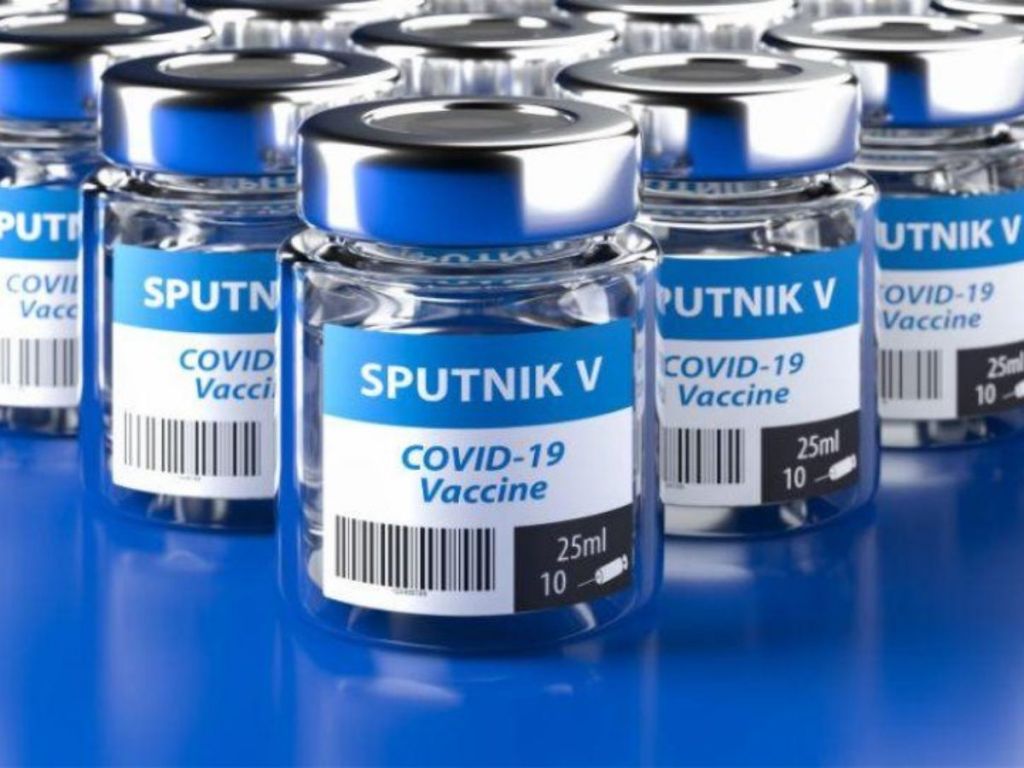 "Спутник V" никому не нужен: зачем россияне едут за вакцинами в Европу, сколько платят и чем рискуют