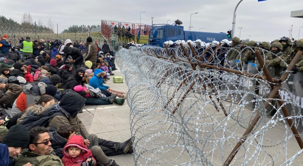 Лукашенко уводит мигрантов с границы. Почему Польше рано праздновать победу