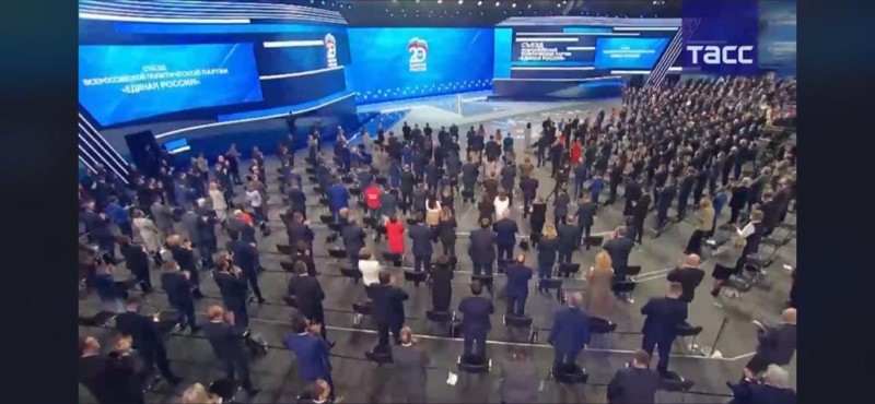 И долго аплодировали пустому экрану