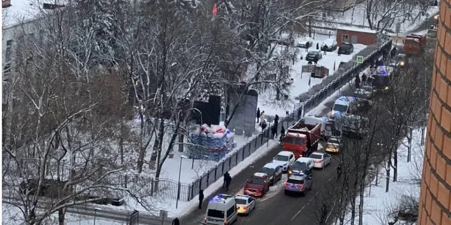 ⚡В Москве неизвестный открыл стрельбу в центре госуслуг после отказа надеть маску: два человека погибли, трое ранены. ВИДЕО