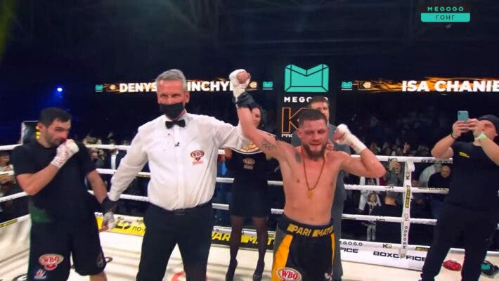 Беринчик защитил титул чемпиона по боксу в бою с россиянином