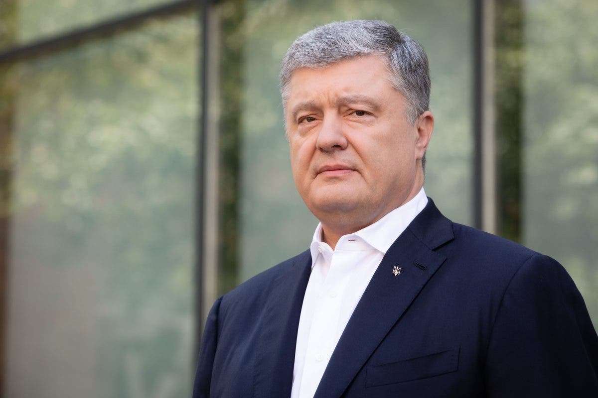 Уголь, подозрение Порошенко и войска на границе: ирония, что ты делаешь