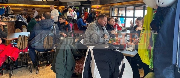 В Буковеле Зеленский фестивалит в кругу предателей