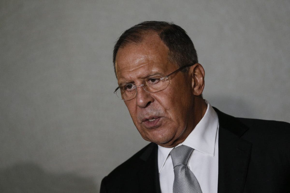 Лавров: Отвод войск от границ Украины даже обсуждать не будем