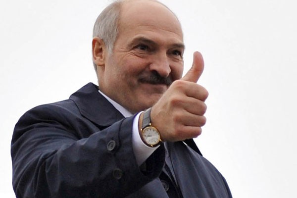 Белорусский пропагандист Азаренок о Лукашенко: "Давайте Бога поблагодарим за это дарованное чудо! Достойны ли мы его?". ВИДЕО