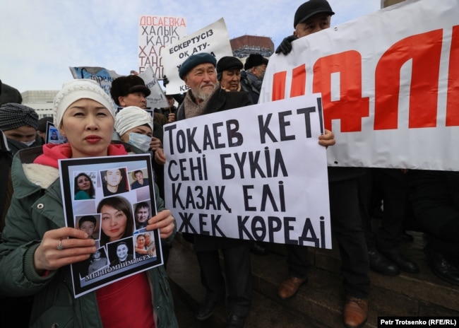 "Токаев, уходи, тебя ненавидит вся страна!" В Алматы прошел несанкционированный митинг против пыток (Видео)