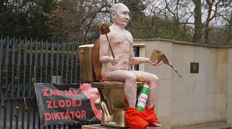 Голый газовый король продолжает свое позорное дефиле