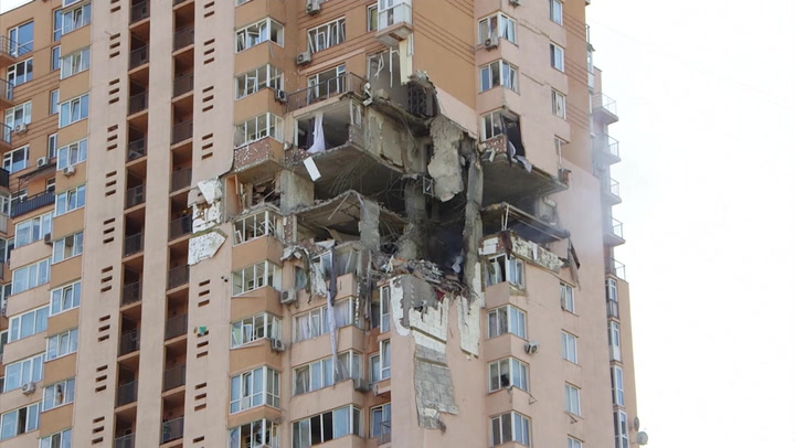 ⚡Оккупанты попали в жилой дом в Киеве, ВСУ держат оборону и ловят диверсантов. Главное о ситуации в столице