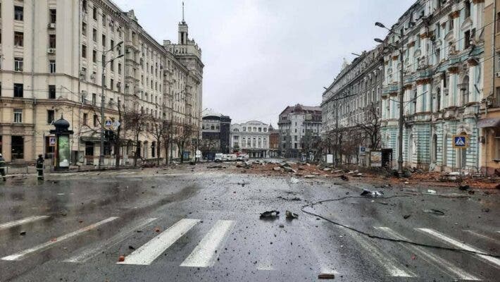 Стояли в очереди за гуманитаркой: орки нанесли ракетный удар по мирным людям в Харькове - много жертв