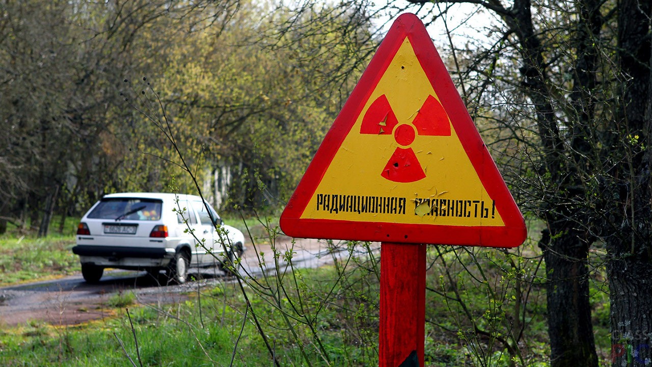 "Ройте глубже, сидите дольше": оккупанты выкопали окопы в "Рыжем лесу" в зоне ЧАЭС, который принял на себя больше всего радиации