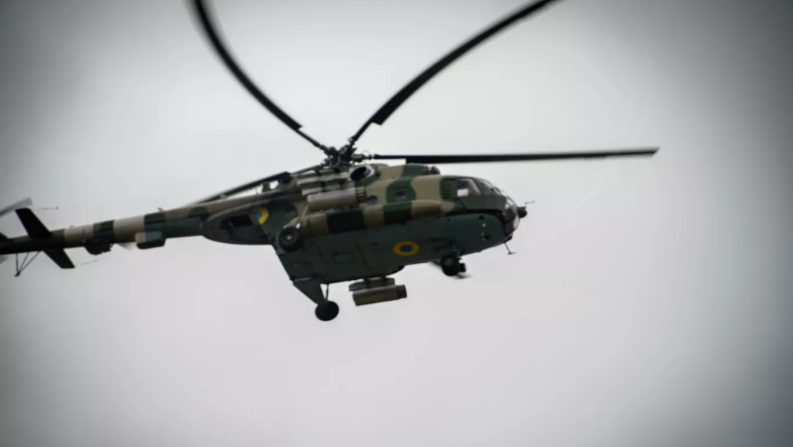 Украинские защитники сбили вертолет России Ми-8 на восточном фронте: появилось видео