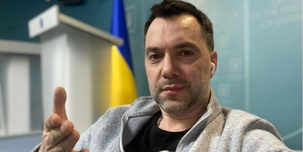 Арестович объяснил, почему оккупанты не могут взять Киев, и назвал самые "горячие" направления (Видео)