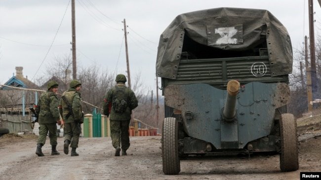 Взрывы в Днепре: Россия повторно ударила ракетами по аэропорту, появились подробности