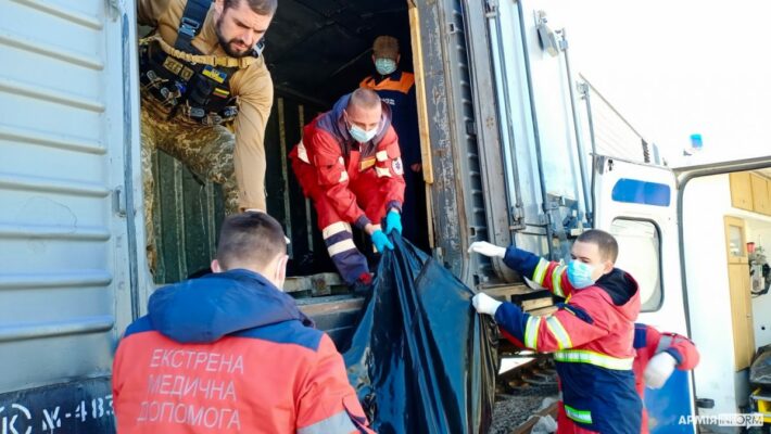 В Харьковской области тела уничтоженных российских оккупантов собирают в вагоны