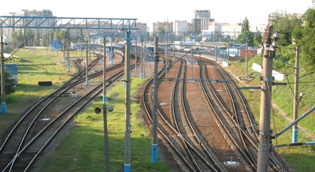 ⚡ВСУ ударили по железнодорожной станции в Ясиноватой: у оккупантов будут проблемы с логистикой (Видео)