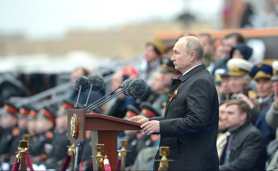 Уоллес о выступлении Путина на параде: Он верит в то, что хочет. Это легкий блеск отчаяния