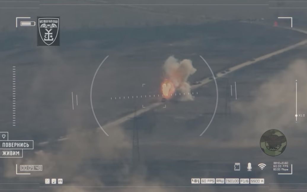 ВСУ разбили колонну бронетехники оккупантов на Донбассе. Момент попал на видео