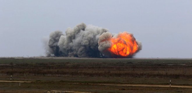 ВСУ метким ударом с беспилотника уничтожили запас ракет для российских "Смерчей" на Херсонщине. Видео