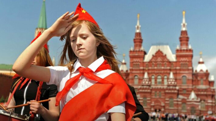В России собрались возродить пионерию