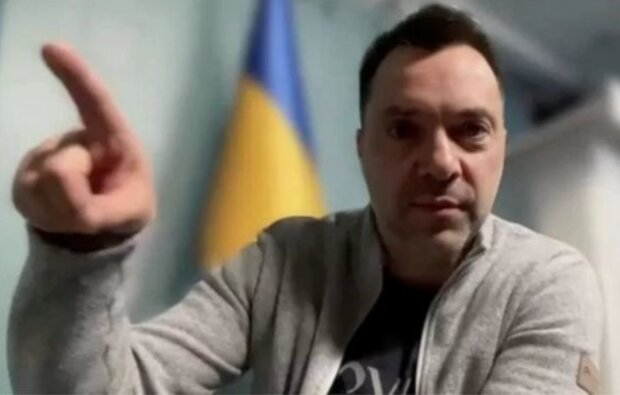 "Серьезная угроза": Арестович объяснил, зачем Лукашенко "народное ополчение" в Беларуси