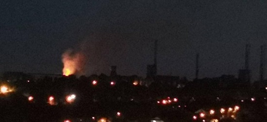 В Донецке гремят взрывы в районе Коксохимзавода. Началась детонация снарядов