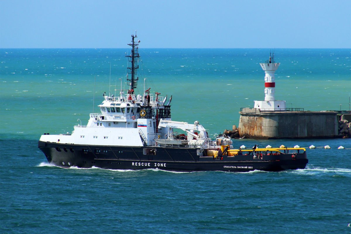 ⚡У Змеиного ВСУ уничтожен и затонул российский буксир «Василий Бех», перевозивший оружие и солдат (Видео)