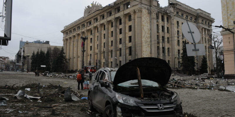Россияне выглядят омерзительно, на их лбах написано: "Убийцы-насильники" – Подоляк об обстрелах Харькова