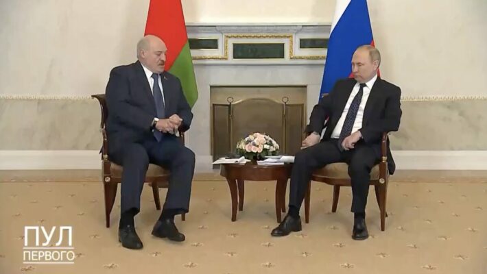 Лукашенко попросил Путина оборудовать белорусские самолеты под ядерные ракеты. Глава кремля согласился (Видео)